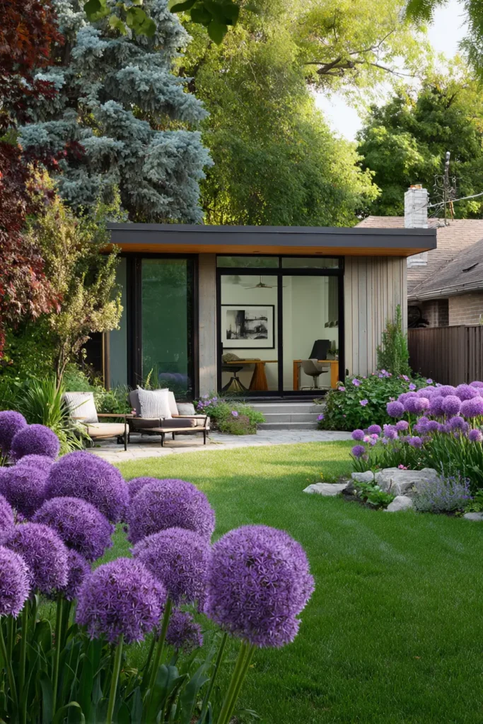 Modern Garden Office with Greenery